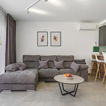 Townhouse With Three Bedrooms Apartment