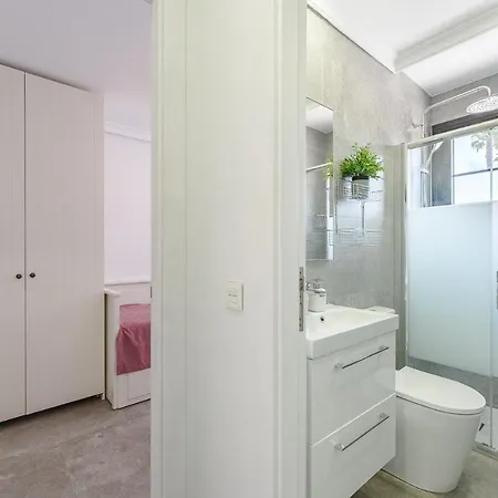 Townhouse With Three Bedrooms アパート アデヘ