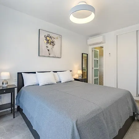 Townhouse With Three Bedrooms Apartment *