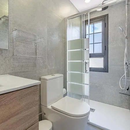 Townhouse With Three Bedrooms * アデヘ